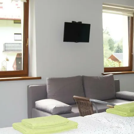 Bed and Breakfast Mietowy Dworek 3*