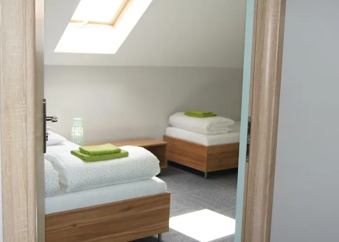 Bed & Breakfast Mietowy Dworek 3*