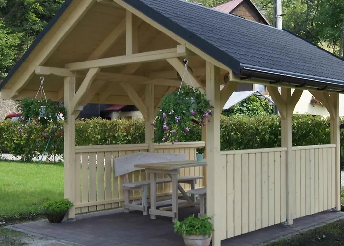 Mietowy Dworek Bed & Breakfast