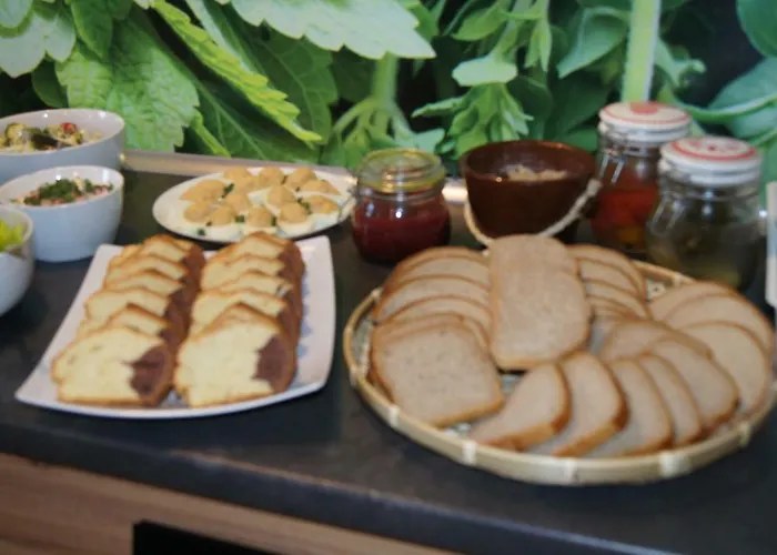 Mietowy Dworek Bed & Breakfast 3*