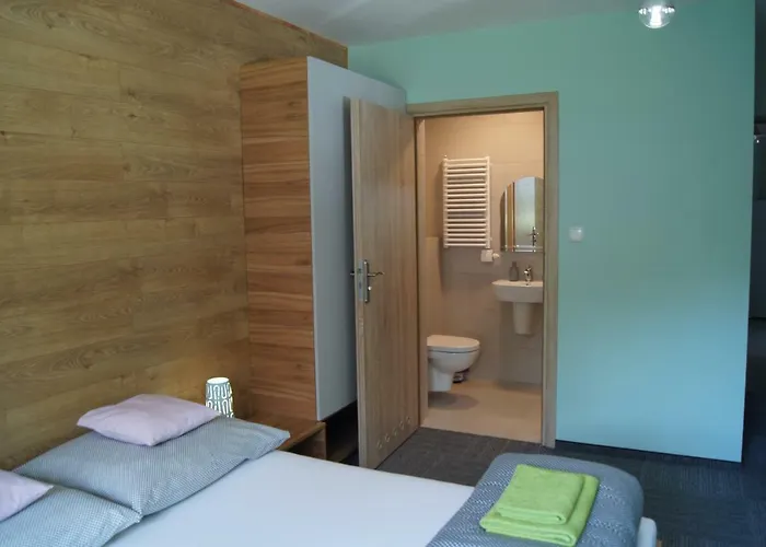 Bed & Breakfast Mietowy Dworek 3*